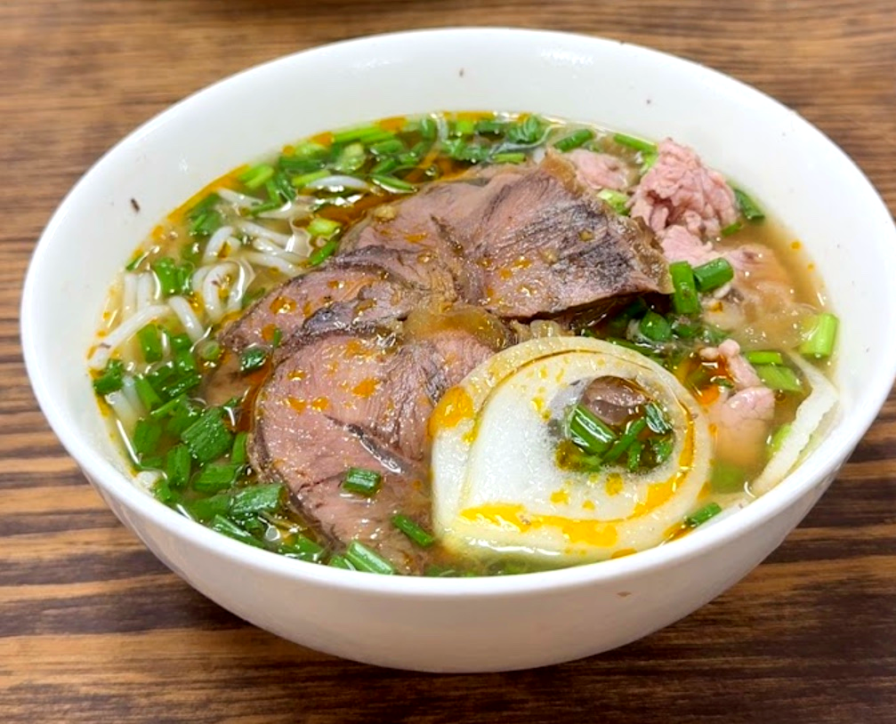 Tô bún bò Cô Hạnh