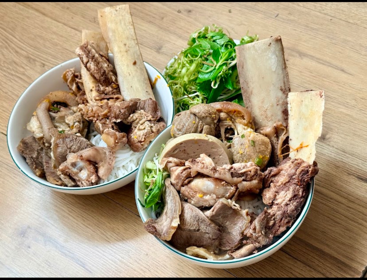 Xương bò Cô Hạnh
